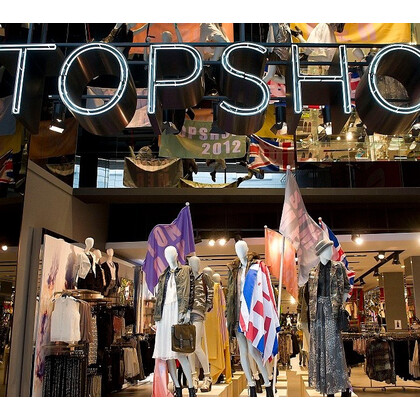 Обвинения владельца Topshop в сексуальных домогательствах привели к закрытию магазинов